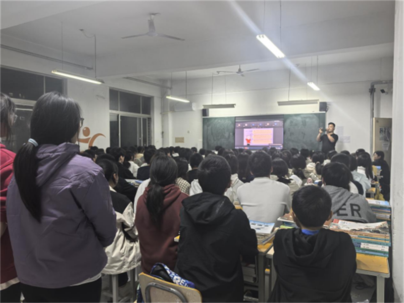 渭南工業(yè)學校綜合高中部法律大講堂通訊�?22.png 渭南工業(yè)學校綜合高中部法律大講堂通訊�?22.png